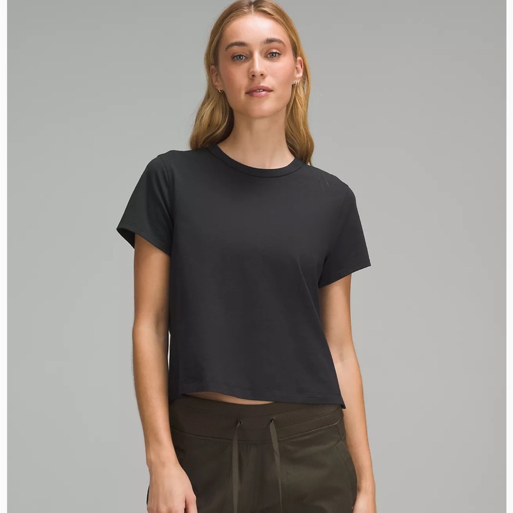 Black lululemon cropped cotton tshirt